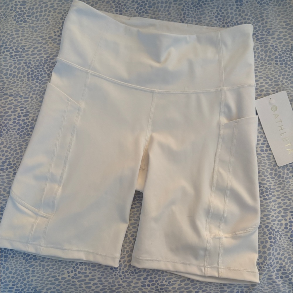 Athleta Ultimate Stash 7” short